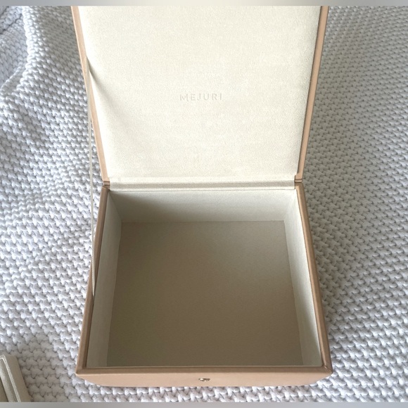 MEJURI Beige Grain Leather Jewelry Box - Picture 7 of 16